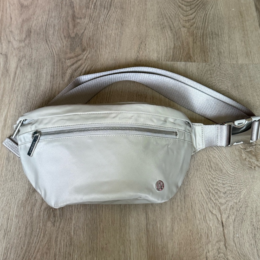 lululemon - belt bag - NWOT